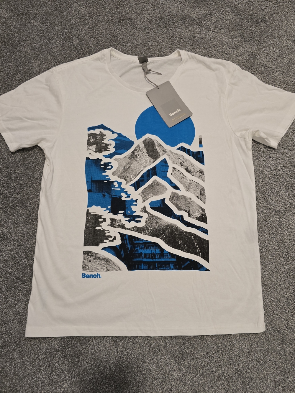 Bench Men's Graphic Mountain T-Shirt White Blue NWT Size Medium
